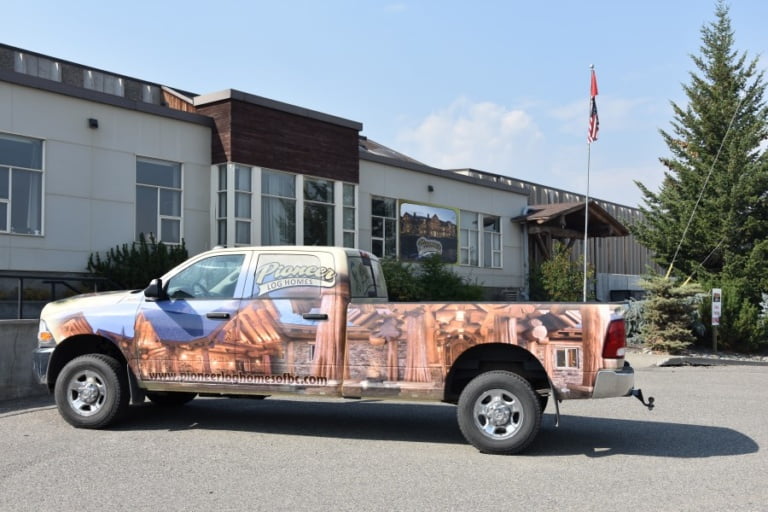 Pick Up der Pioneer Log Homes of BC