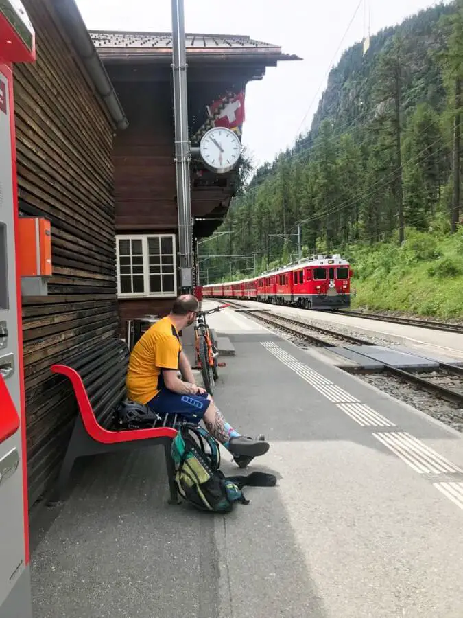 Warten auf den Bernina Express