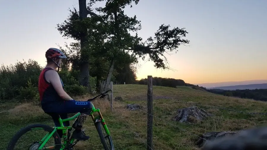 Sonnenuntergang mit dem Mountainbike