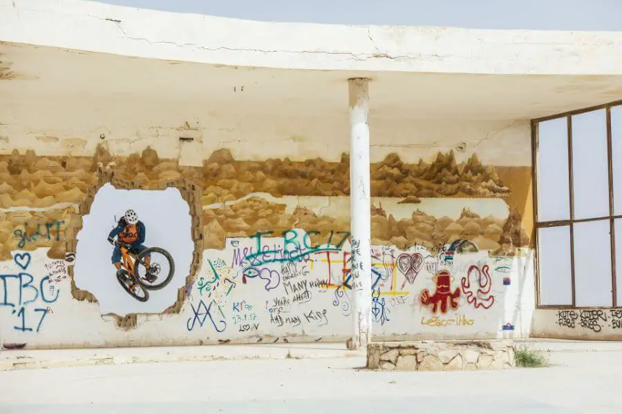 Gerhard Czerner mit dem Bike in Israel