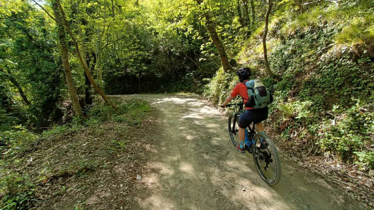Uphill zu den Trails in Sestri Levante Italien