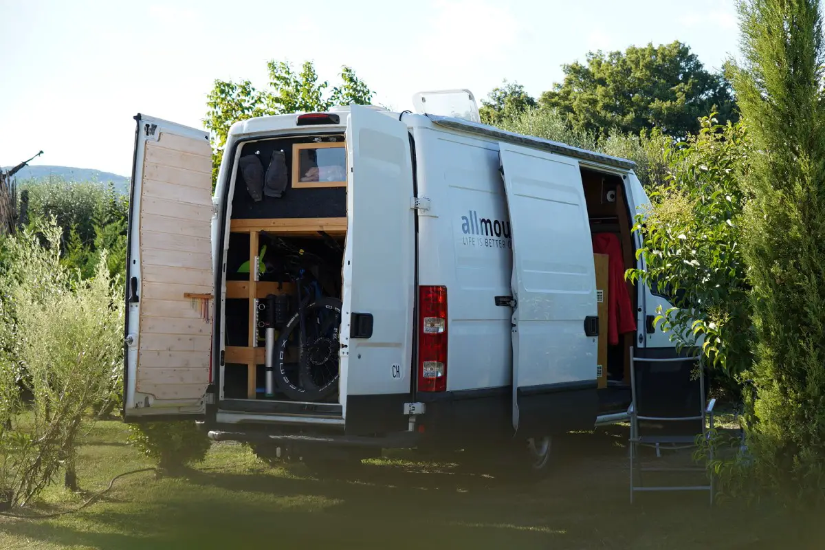 Iveco Daily Camper, Wohnmobil Ausbau mit MTB Garage