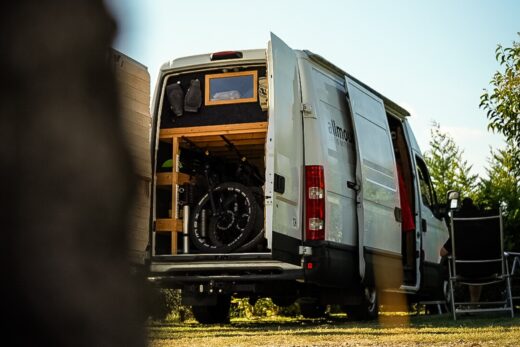 Iveco Daily Camper Van mit Heckgarage speziell für Mountainbike