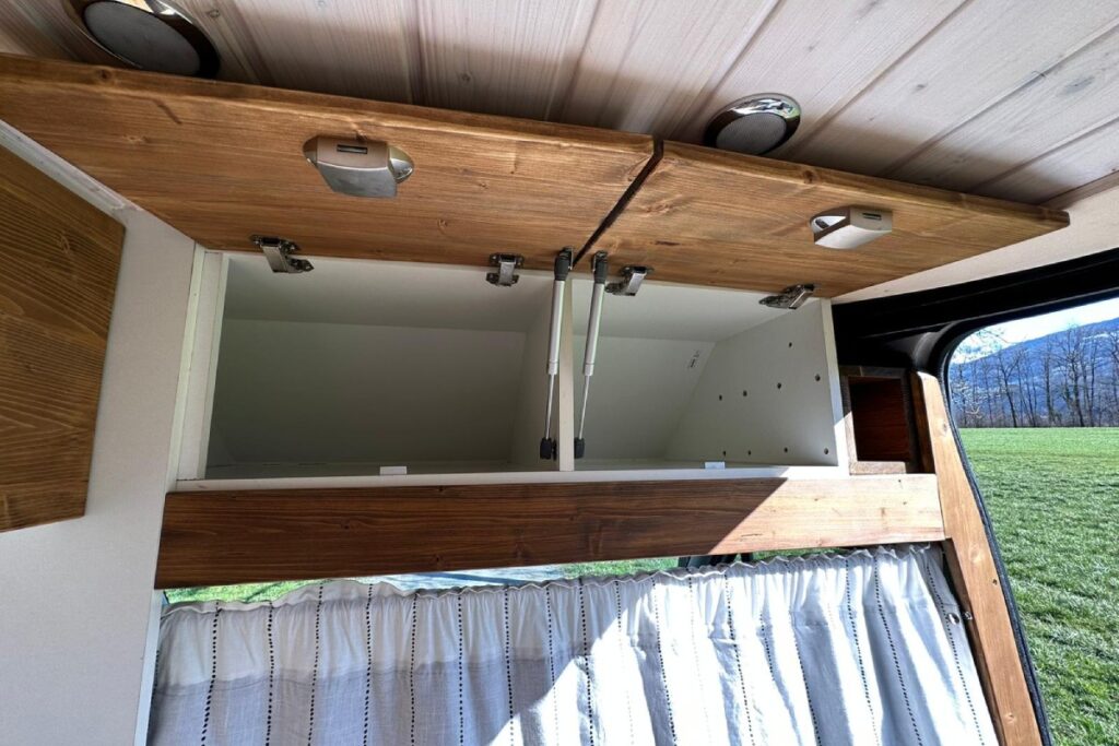 Verstaumöglichkeiten im Iveco Daily Wohnmobil