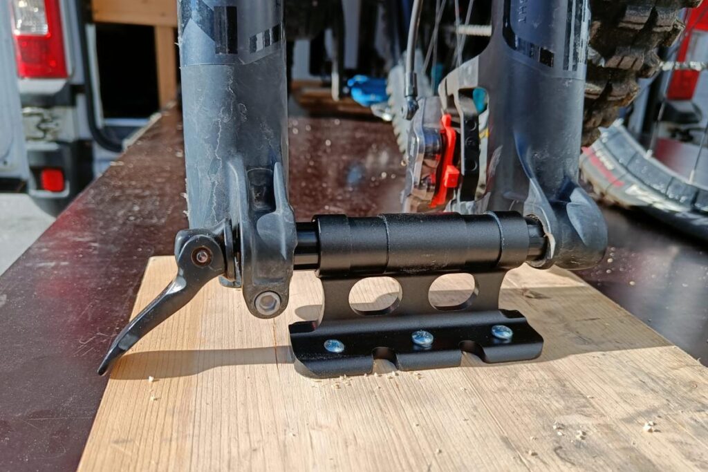 Halterung für die Steckachste