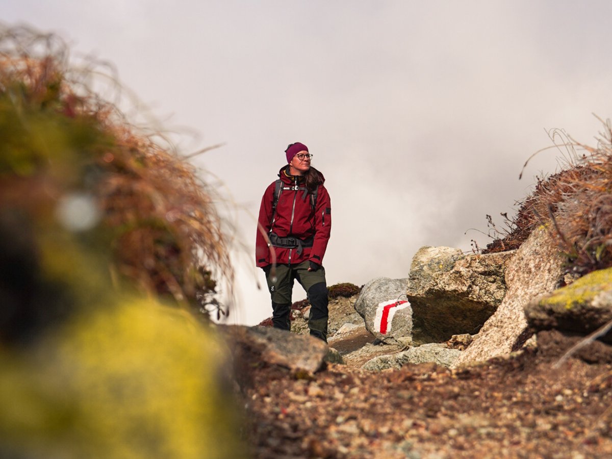 Wanderung im Herbst mit Revolution Race Klamotten