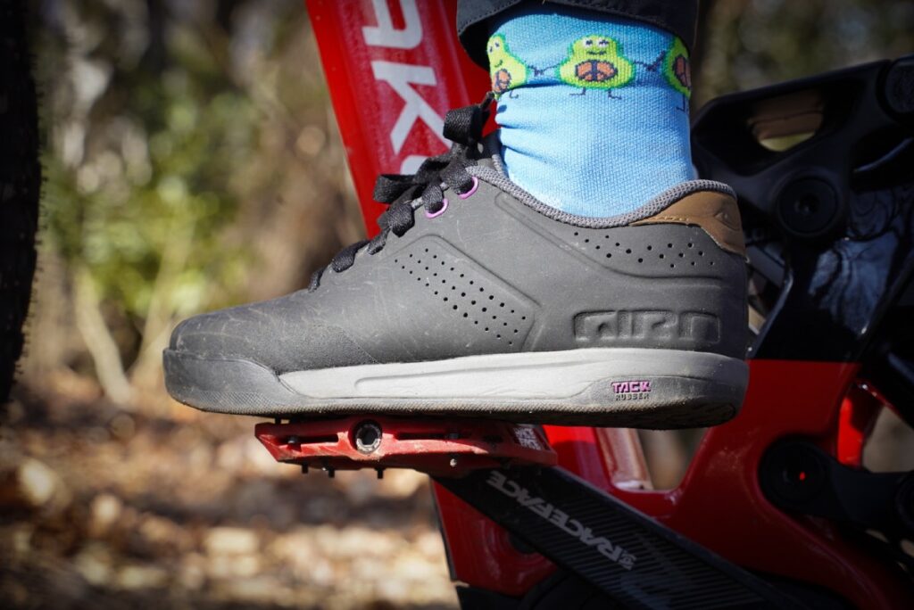 Giro Latch MTB Flat Pedal Schuh in schwarz