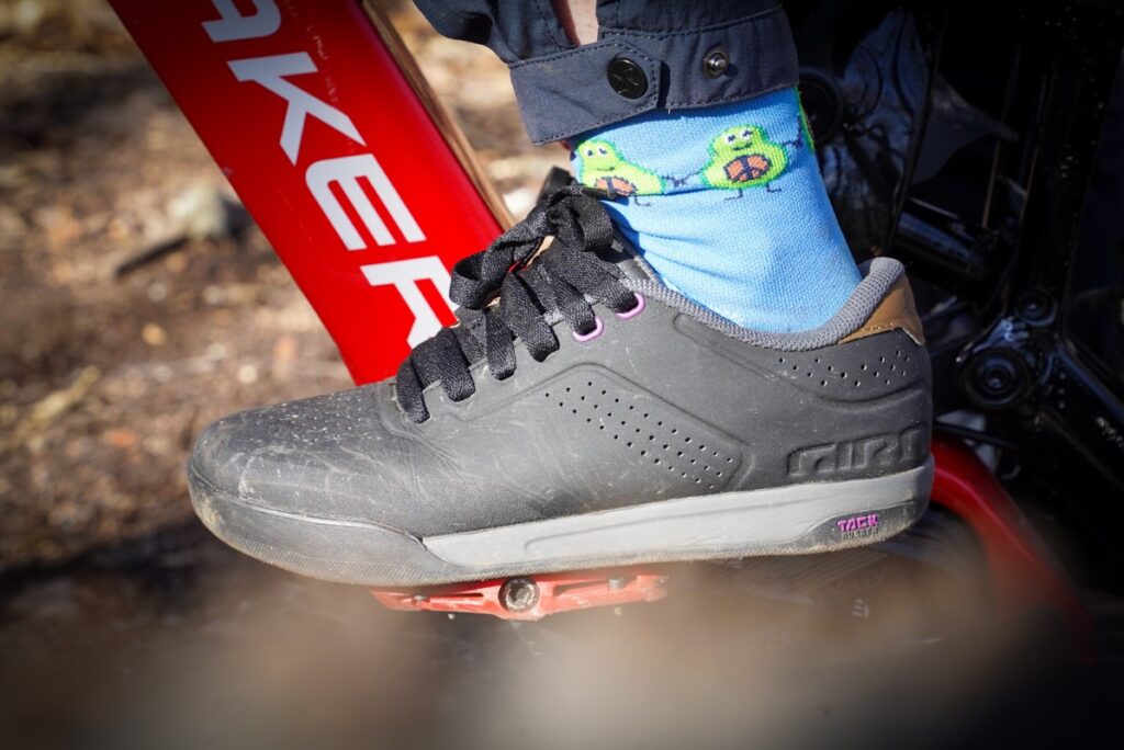 Giro Latch MTB Flat Pedal Schuh in schwarz